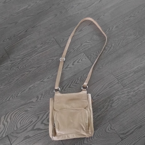 🌸 Genuine leather crossbody by Marco Avane🌸 - Picture 5 of 9